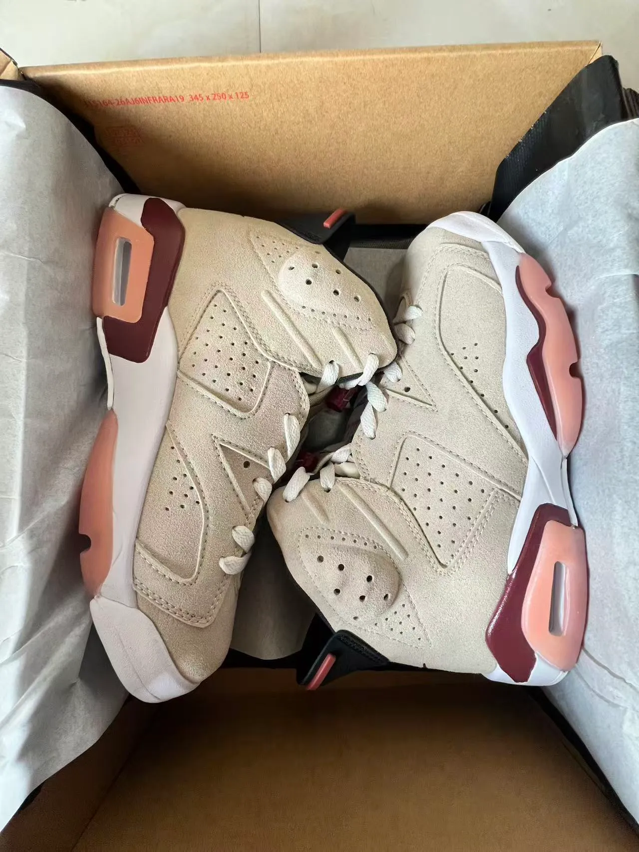 Zapatillas de baloncesto Air Jordan 6 beige burdeos rosa 9