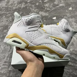 Tênis de basquete Air Jordan 6 cinza claro e dourado