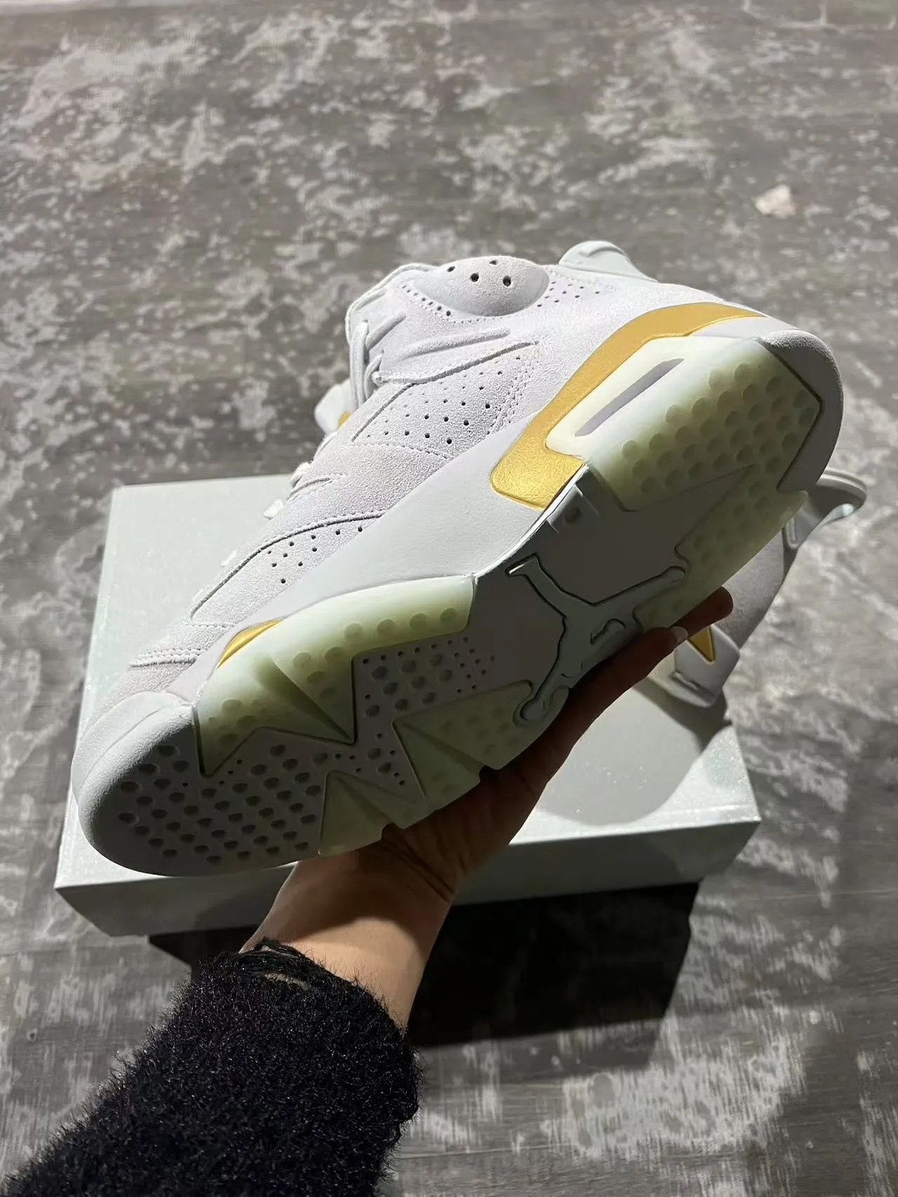 Zapatillas de baloncesto Air Jordan 6 gris claro y dorado 6