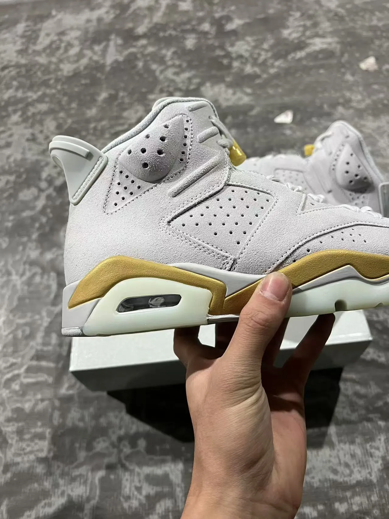 Zapatillas de baloncesto Air Jordan 6 gris claro y dorado 7