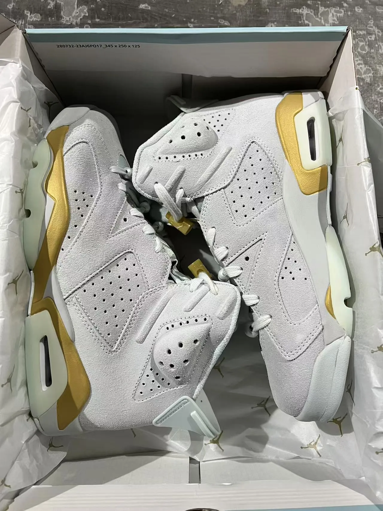 Zapatillas de baloncesto Air Jordan 6 gris claro y dorado 9