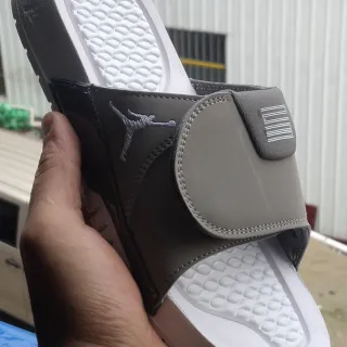 Air Jordan 灰白 模制泡泡纹理鞋垫 单带扣拖鞋