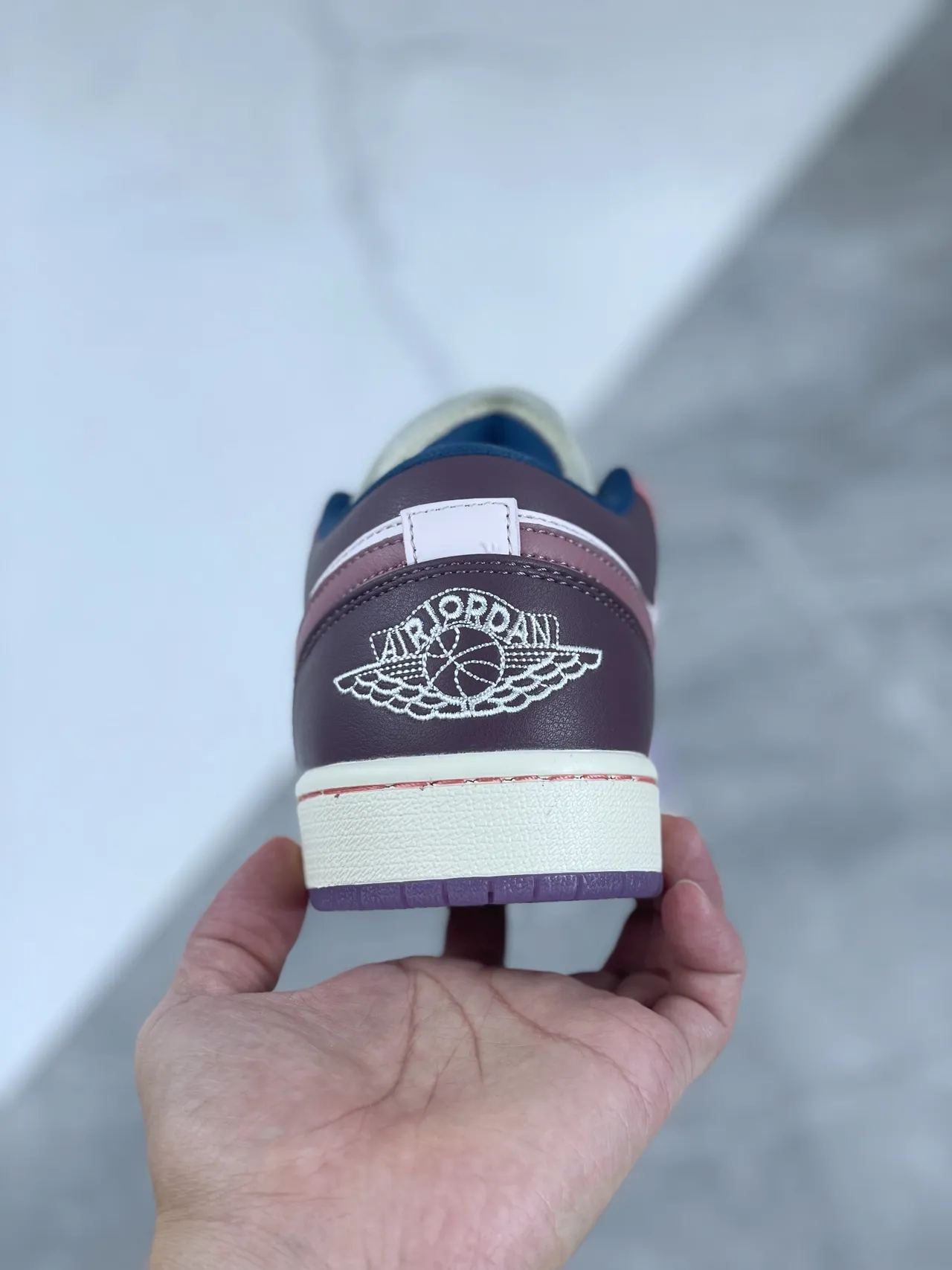 Air Jordan Chaussures Lifestyle Violet Rose Basse Perforée à l'orteil 2