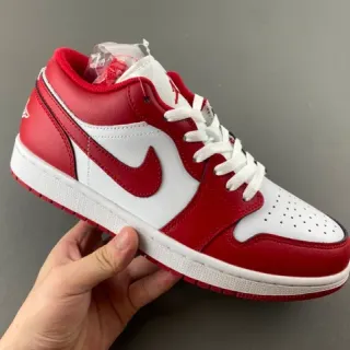Air Jordan लाल और सफेद लो-टॉप लेदर अपर लाइफस्टाइल स्नीकर्स