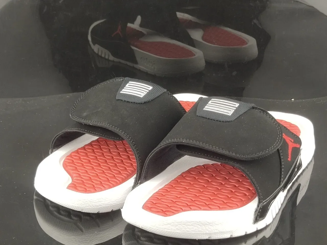 Air Jordan Slide কালো সাদা লাল সুয়েড 2