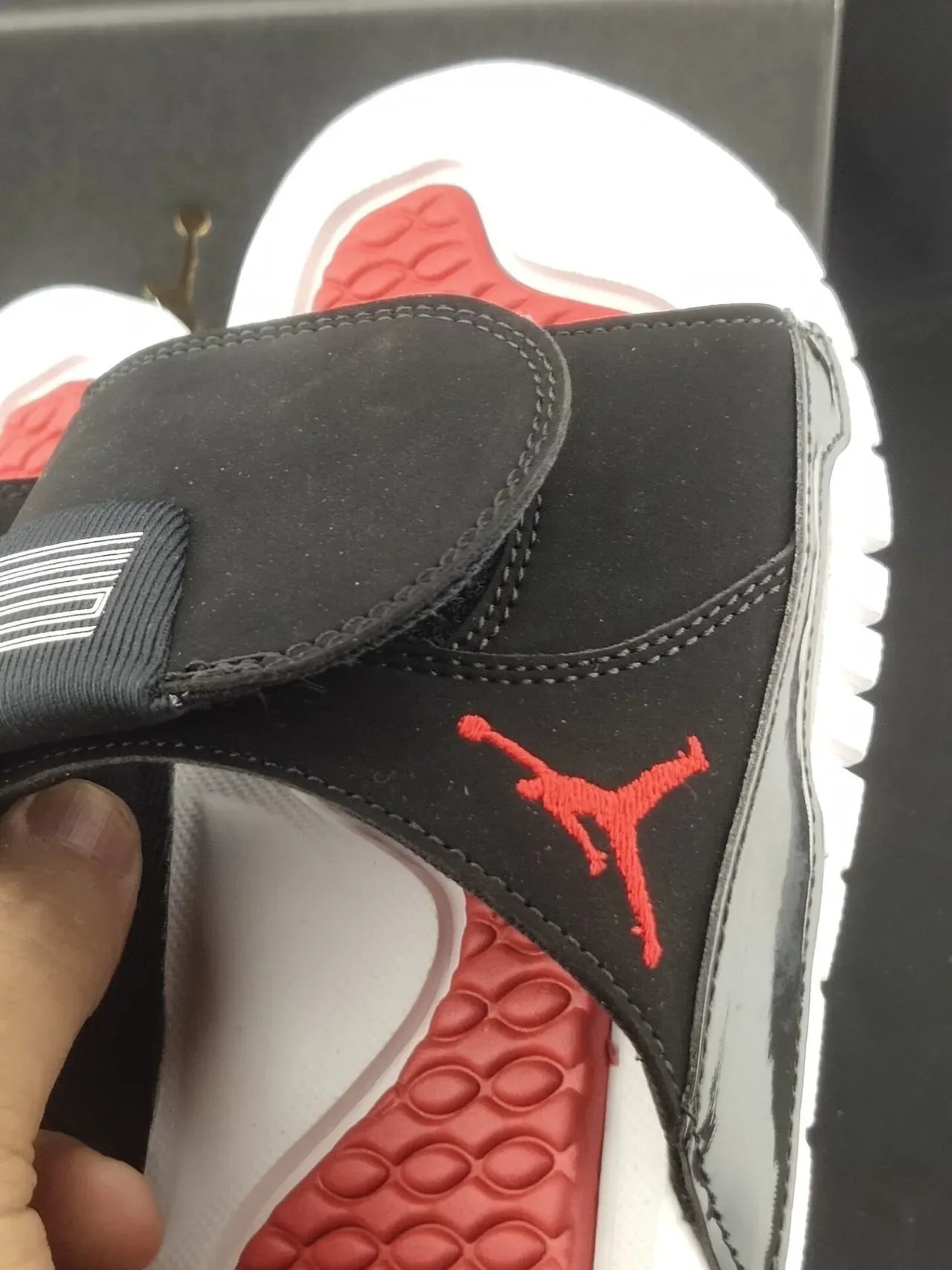 Air Jordan Slide কালো সাদা লাল সুয়েড 6
