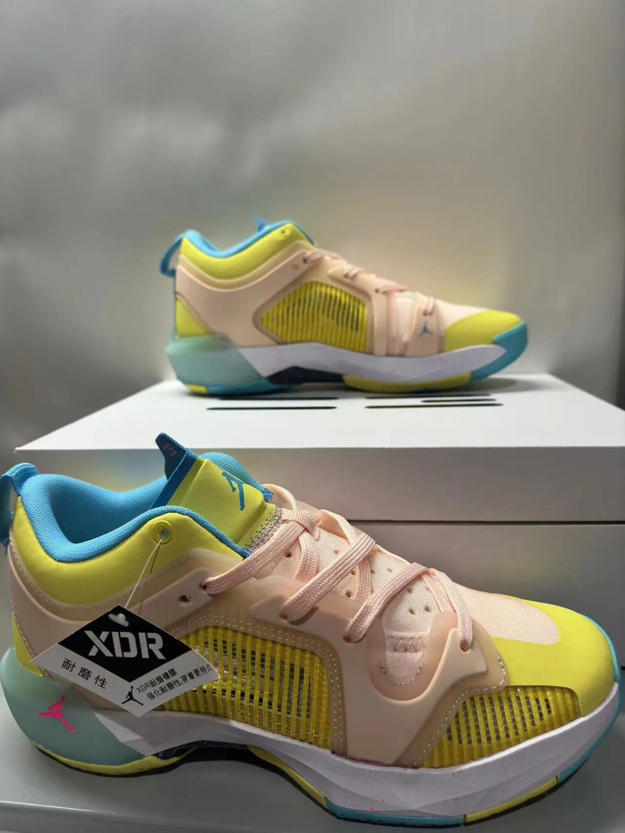 حذاء كرة السلة Air Jordan XIDR أصفر خوخي سماوي 3