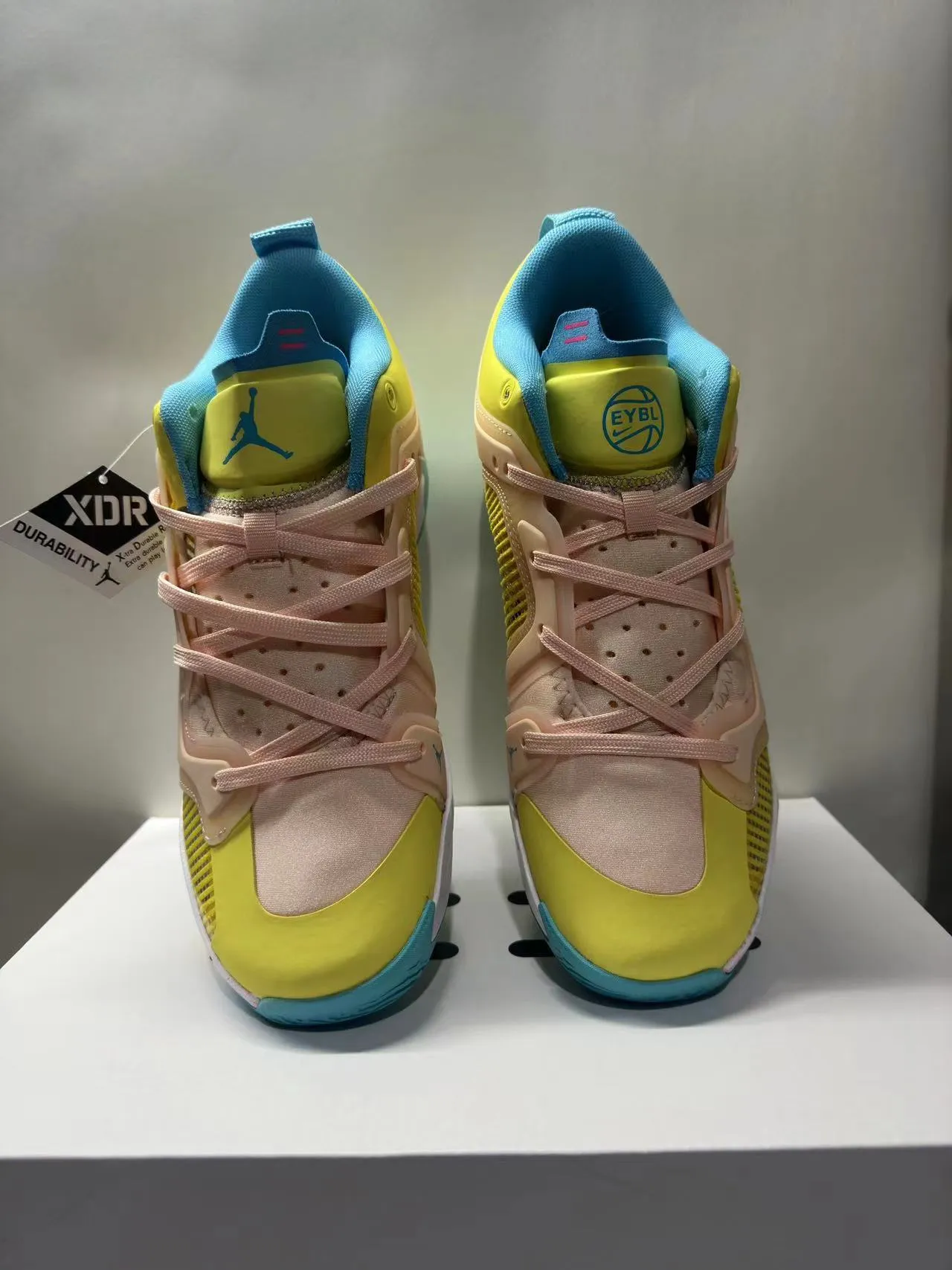 حذاء كرة السلة Air Jordan XIDR أصفر خوخي سماوي 4
