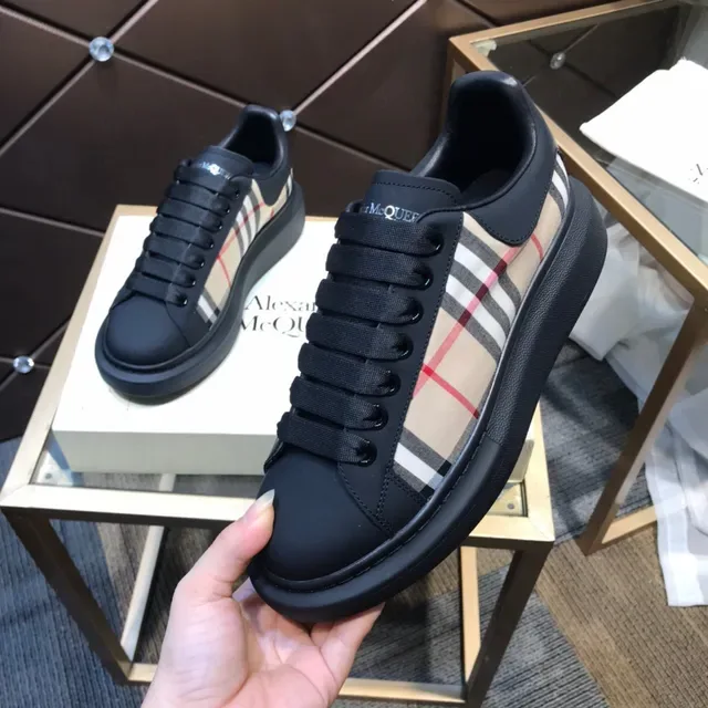 Alexander McQueen ओवरसाइज्ड ब्लैक एंड चेक पैनल लाइफस्टाइल स्नीकर 2
