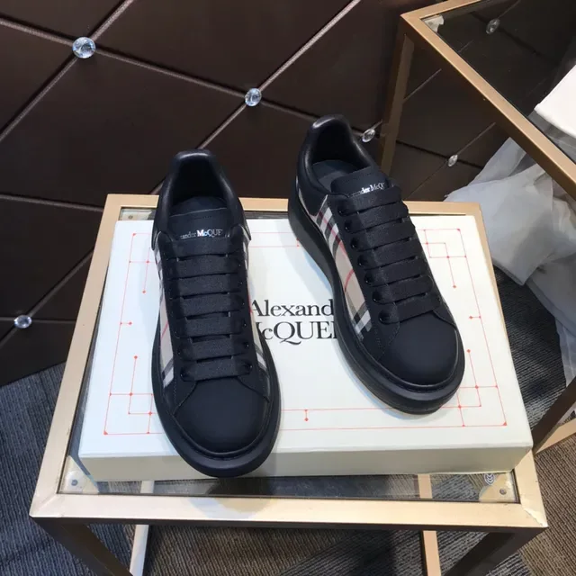 Alexander McQueen ओवरसाइज्ड ब्लैक एंड चेक पैनल लाइफस्टाइल स्नीकर 6