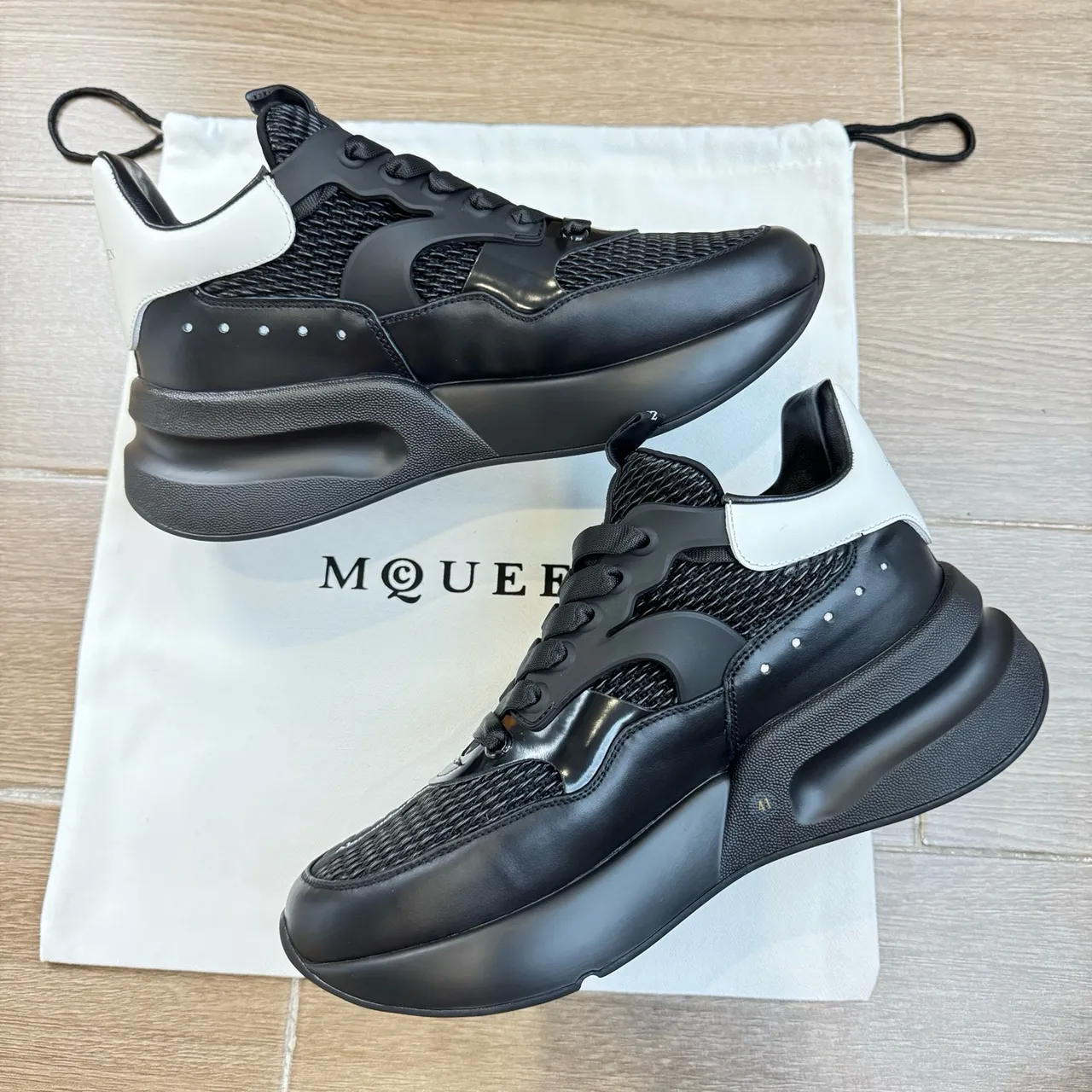 Alexander McQueen Oversized Sneaker Black White Platform Sole Mesh And Leather Paneling Chunky Sneakers 4