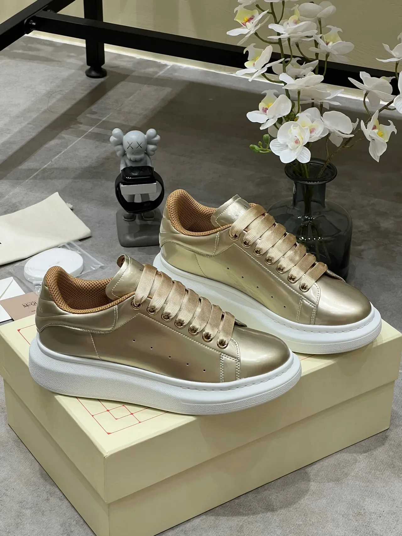 Alexander McQueen Oversized Sneaker Metallic Gold Lifestyle Sneakers 5