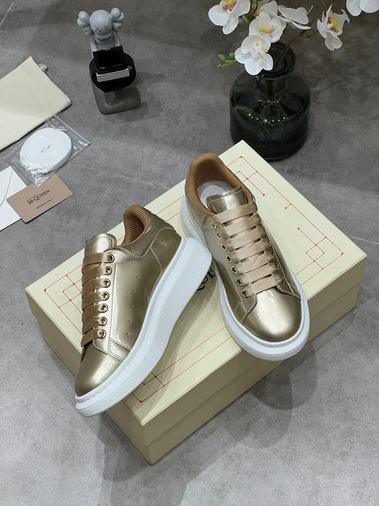 Alexander McQueen Oversized Sneaker Metallic Gold Lifestyle Sneakers 6