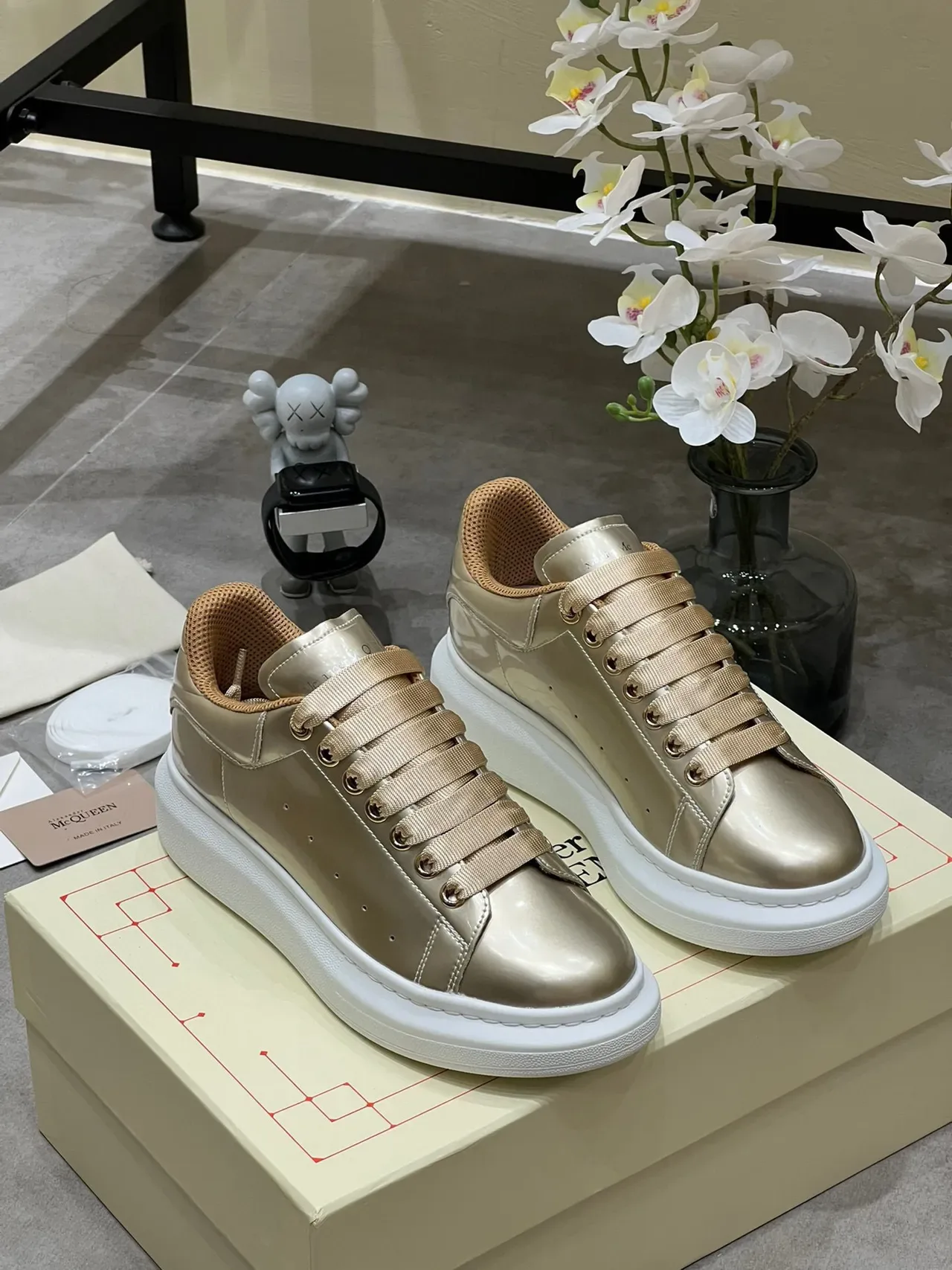 Alexander McQueen Oversized Sneaker Metallic Gold Lifestyle Sneakers 9