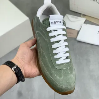 Alexander McQueen 橄榄绿麂皮 Oversized 生活方式运动鞋
