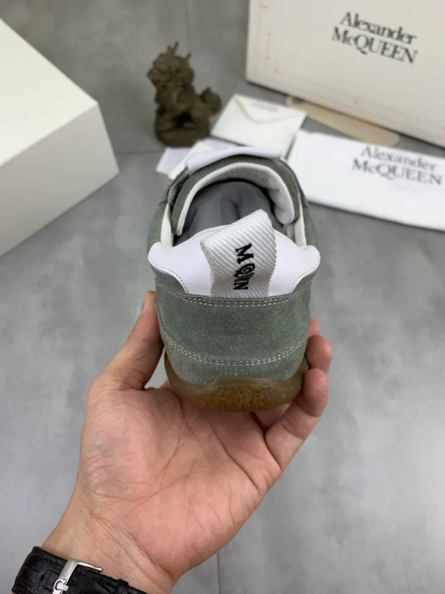 Alexander McQueen 橄榄绿麂皮 Oversized 生活方式运动鞋 4