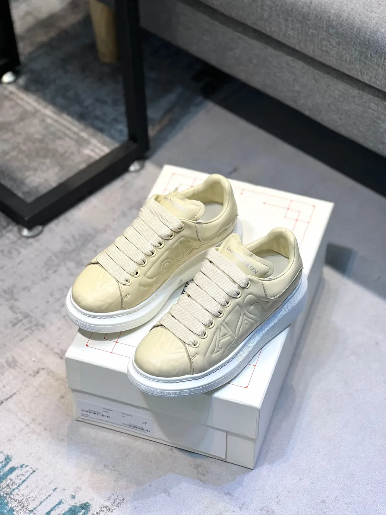 Alexander McQueen ओवरसाइज स्नीकर पेल क्रिम लाइफस्टाइल स्नीकर 7