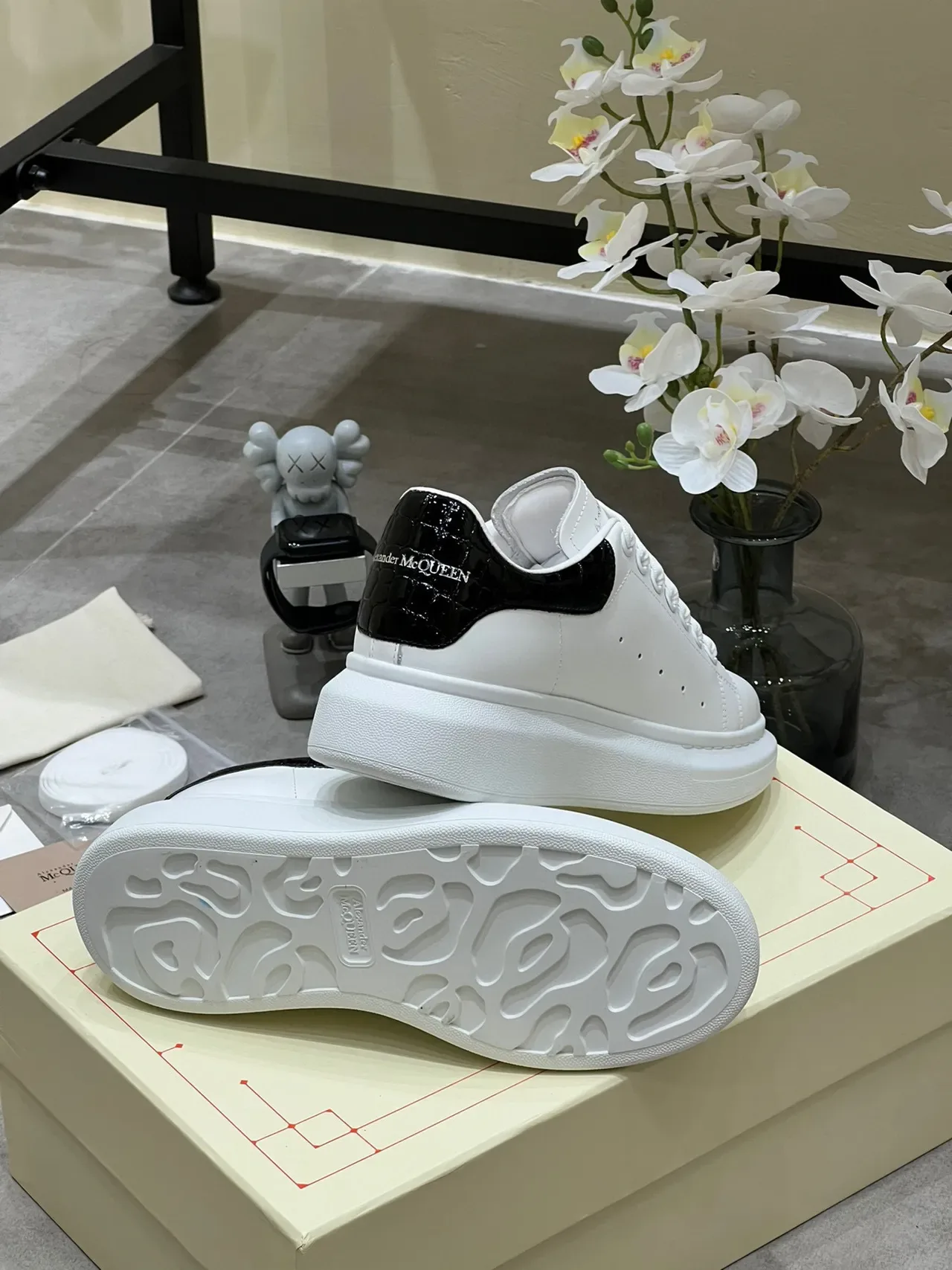 Alexander McQueen Oversized Sneaker White Black Platform Sole Smooth Leather Upper Lifestyle Sneakers 2