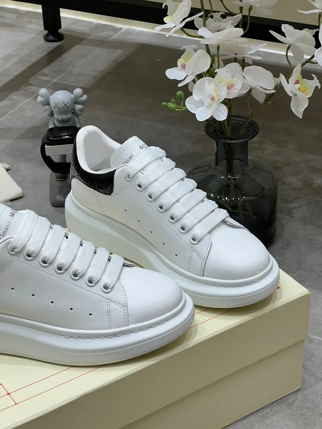 Alexander McQueen Oversized Sneaker White Black Platform Sole Smooth Leather Upper Lifestyle Sneakers 4