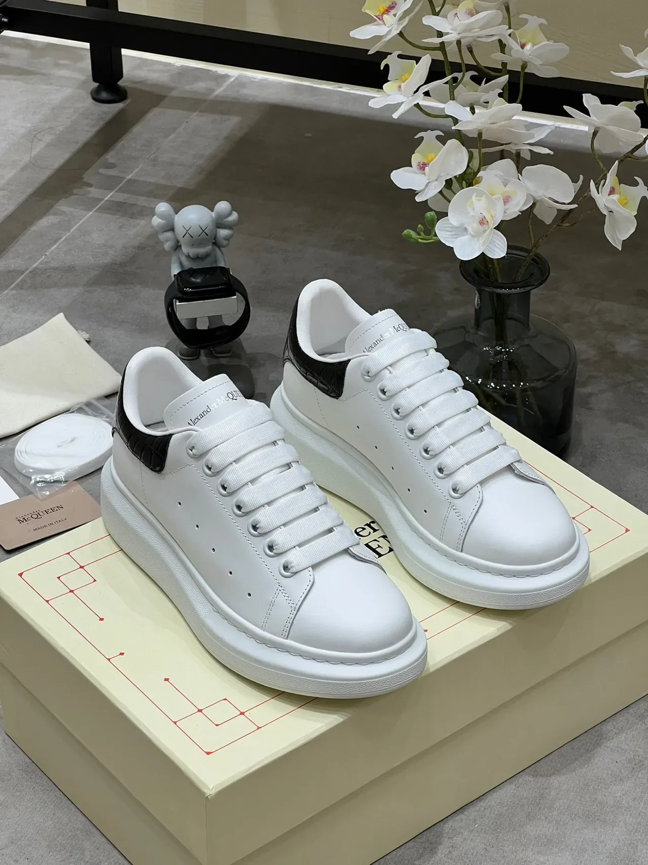 Alexander McQueen Oversized Sneaker White Black Platform Sole Smooth Leather Upper Lifestyle Sneakers 9