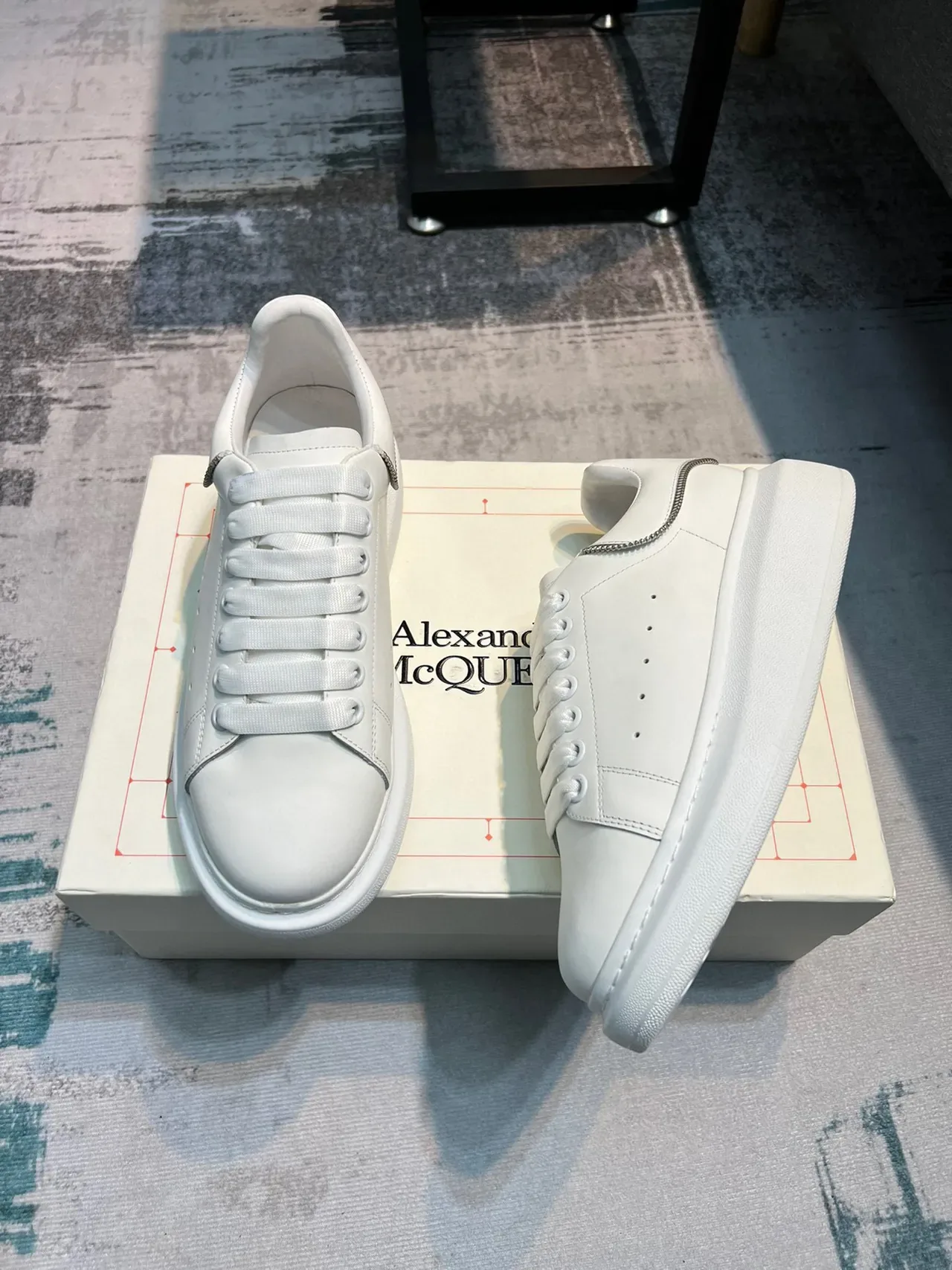 Alexander McQueen Oversized सफेद लाइफस्टाइल स्नीकर 4