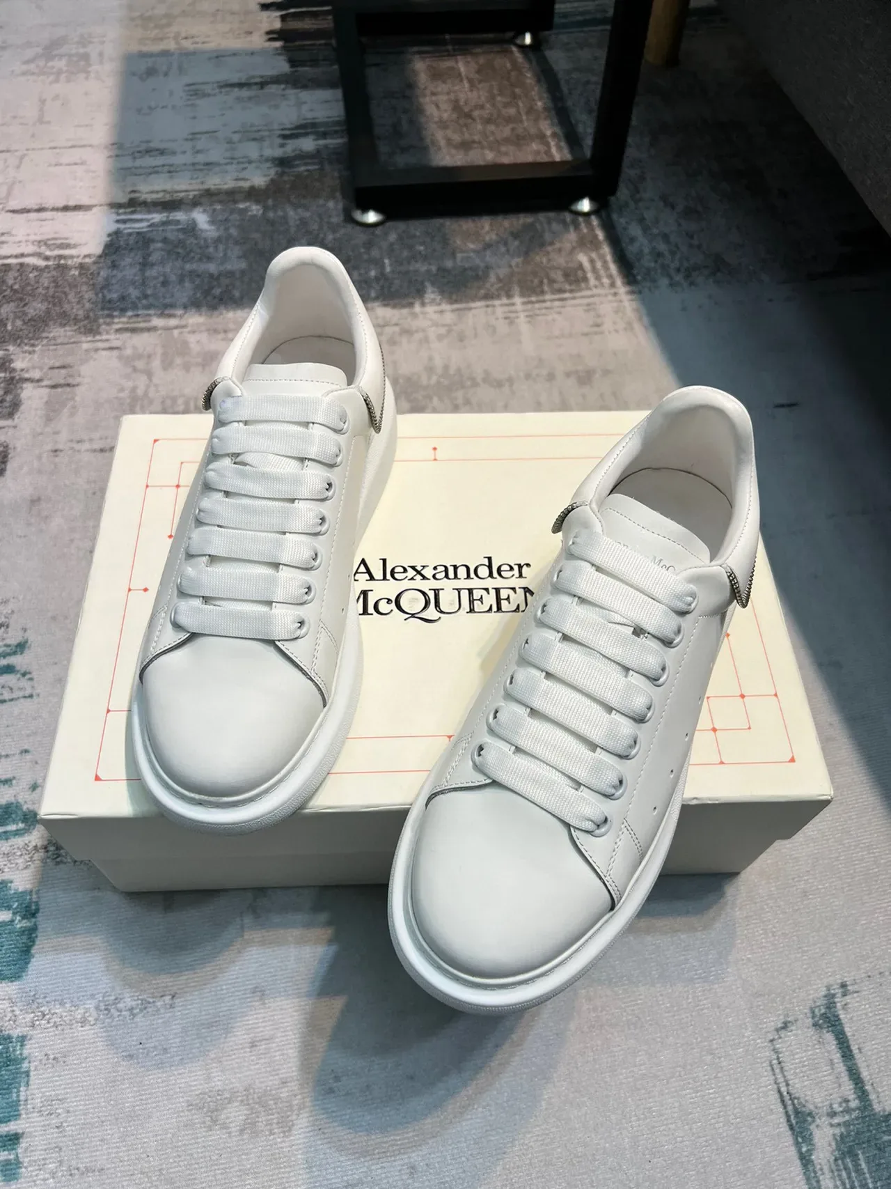 Alexander McQueen Oversized सफेद लाइफस्टाइल स्नीकर 5