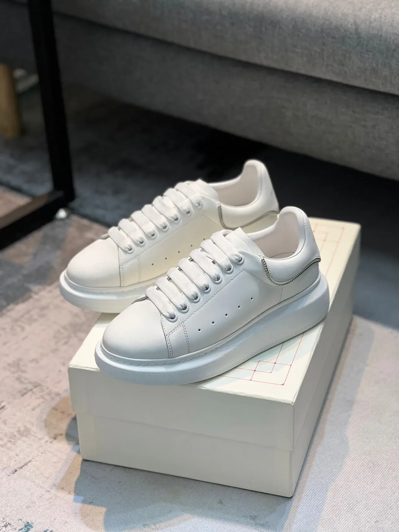 Alexander McQueen Oversized सफेद लाइफस्टाइल स्नीकर 7