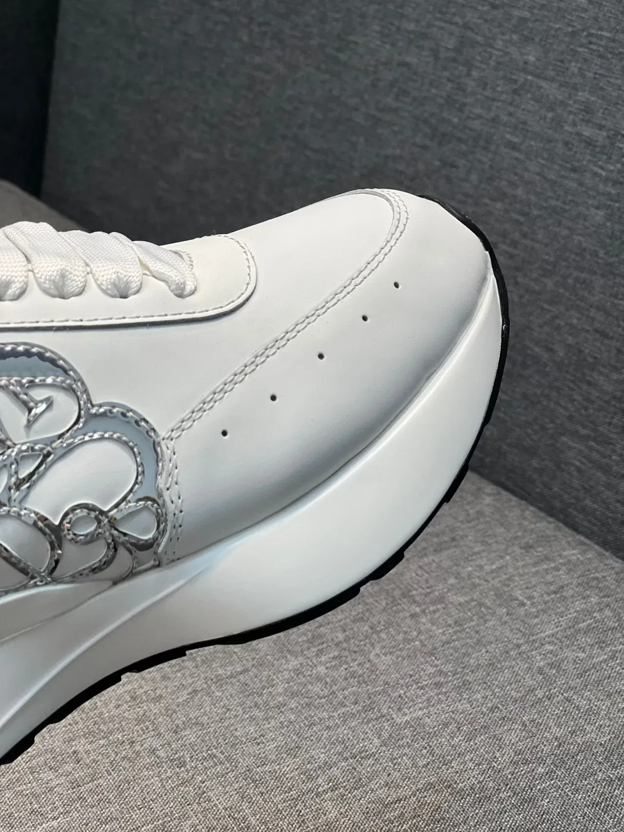 Alexander McQueen Sneaker oversized blanc navy gris métallique lifestyle sneakers 3