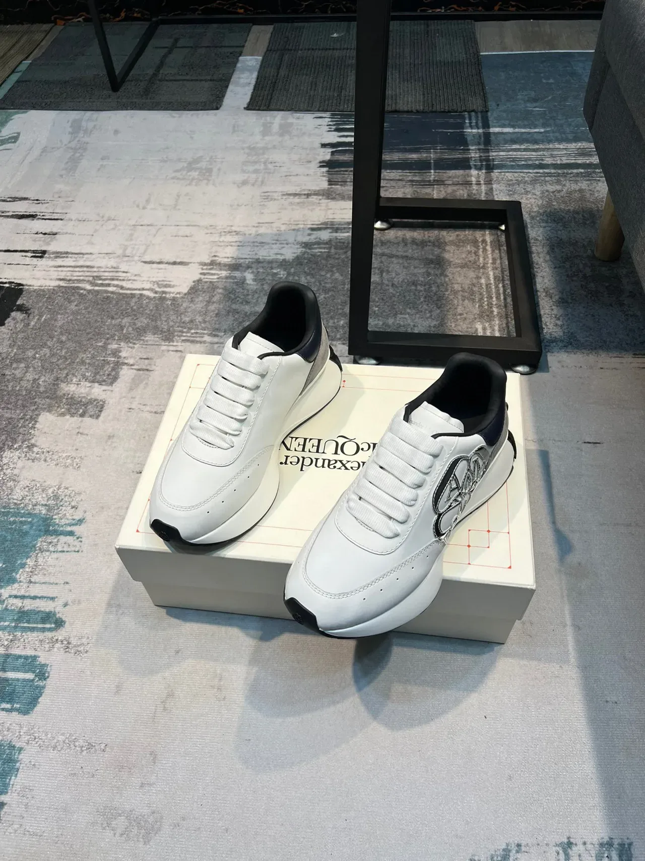 Alexander McQueen Sneaker oversized blanc navy gris métallique lifestyle sneakers 4