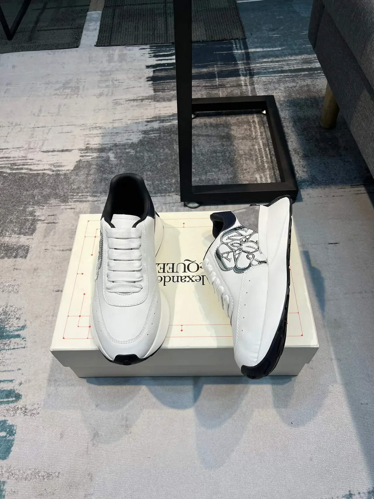 Alexander McQueen Sneaker oversized blanc navy gris métallique lifestyle sneakers 5