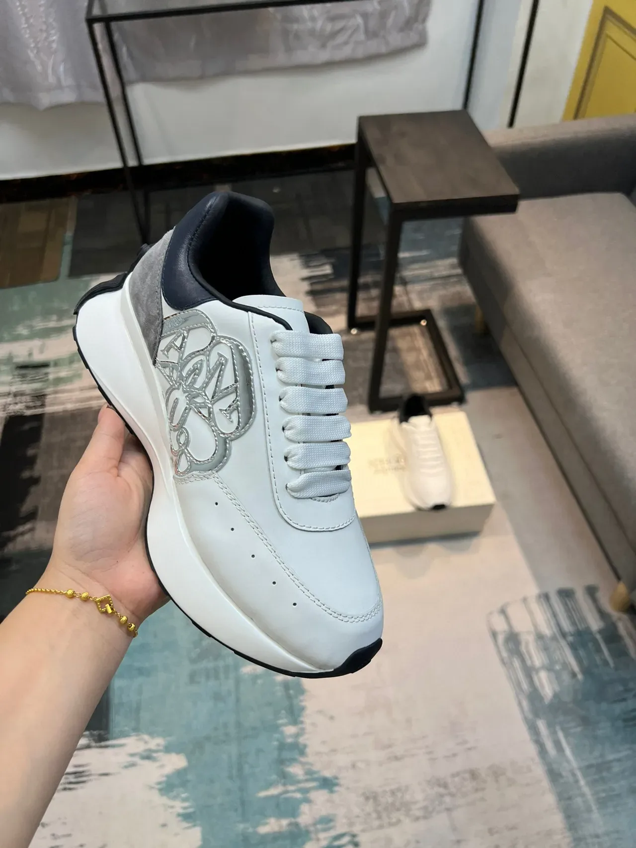 Alexander McQueen Sneaker oversized blanc navy gris métallique lifestyle sneakers 6