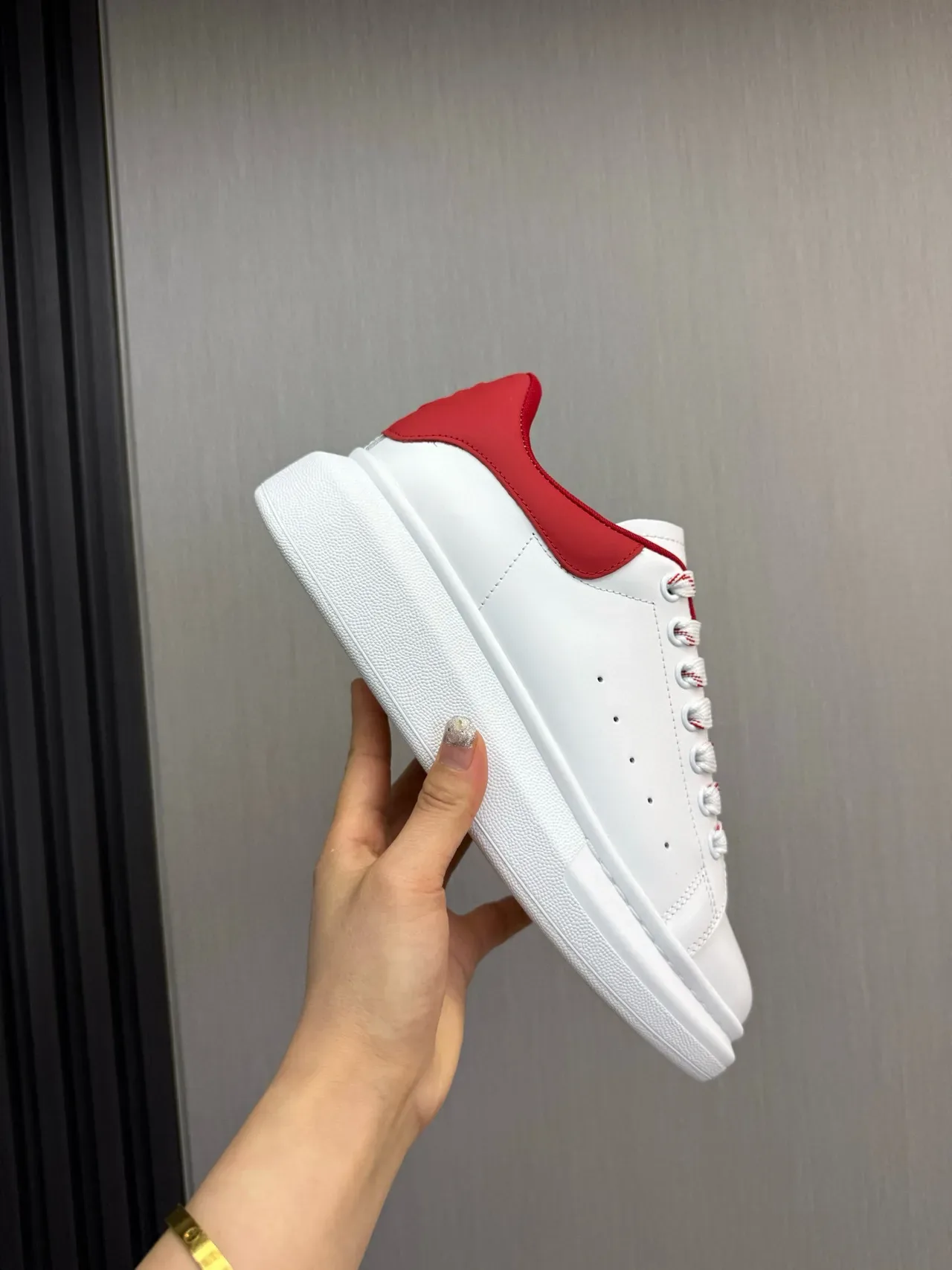 Alexander McQueen Sneaker oversize blanc rouge crâne lifestyle sneakers 7