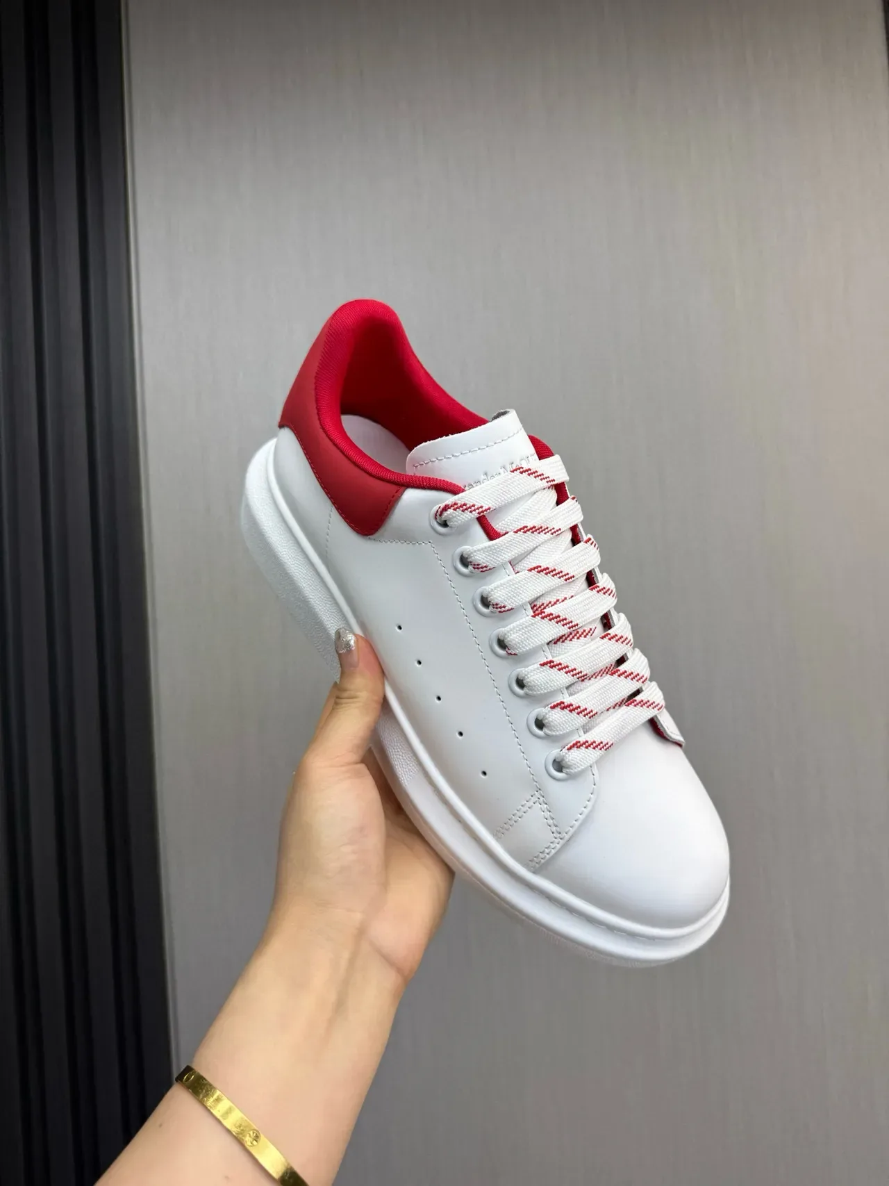 Alexander McQueen Sneaker oversize blanc rouge crâne lifestyle sneakers 8