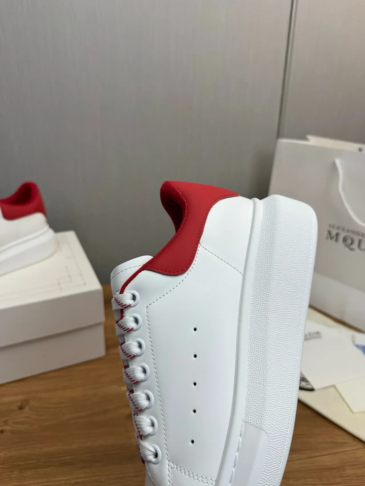 Alexander McQueen Sneaker oversize blanc rouge crâne lifestyle sneakers 9
