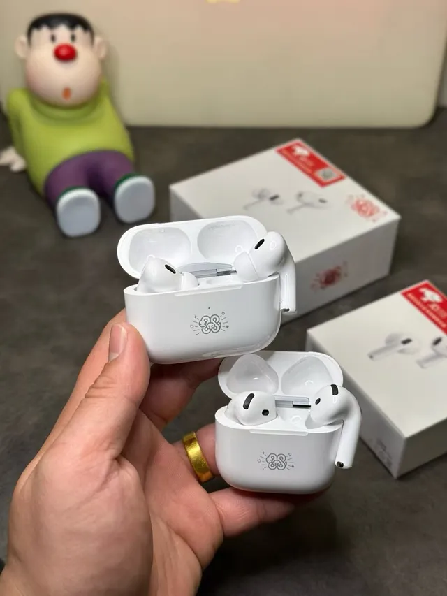 Apple AirPods Pro (2nd generation) White نصائص أذن سيليكونية بتصميم ساق مدمج TWS Earbuds 2