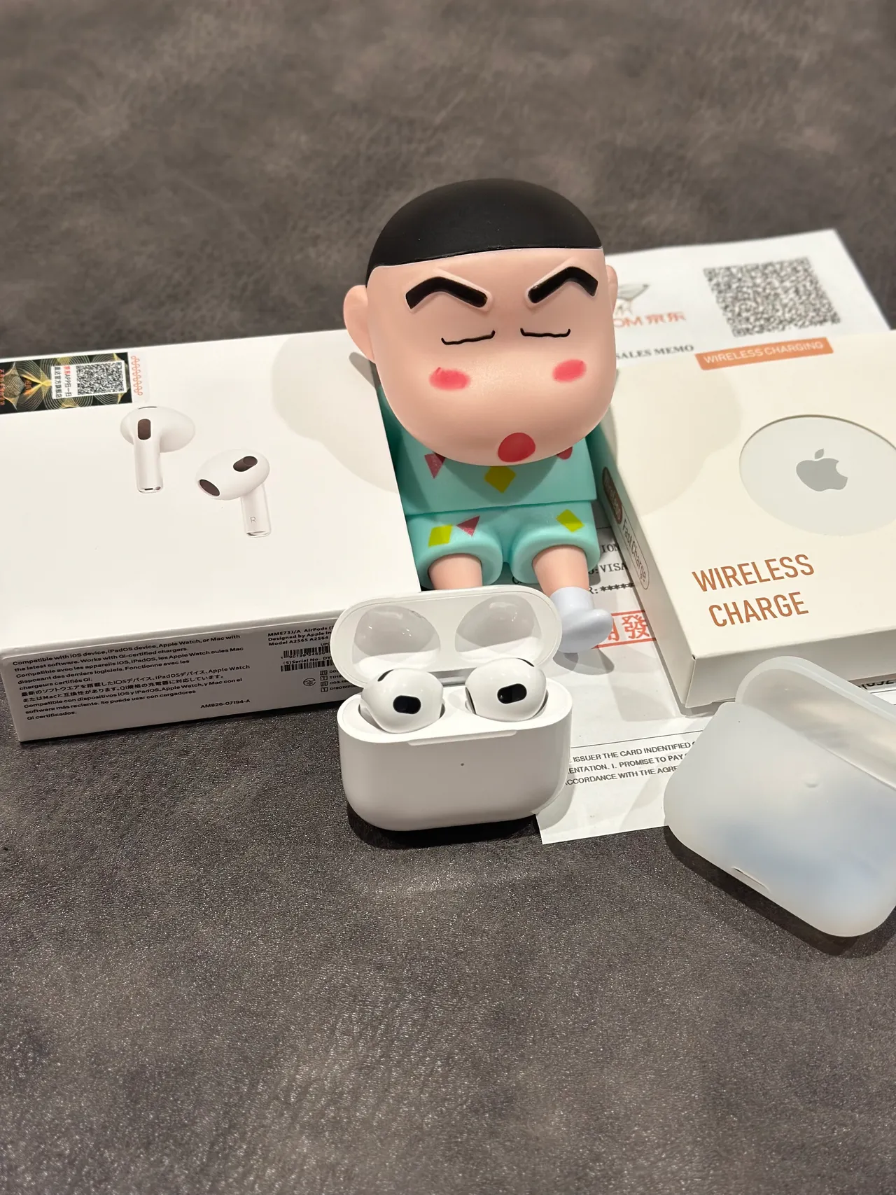 Apple AirPods সাদা স্টেম-স্টাইল ওপেন-ফিট TWS ইয়ারবাডস 4
