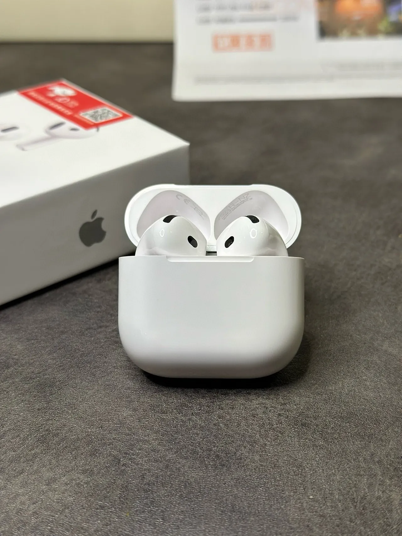 Apple 白黑 茎式 紧凑型 TWS 耳机 2