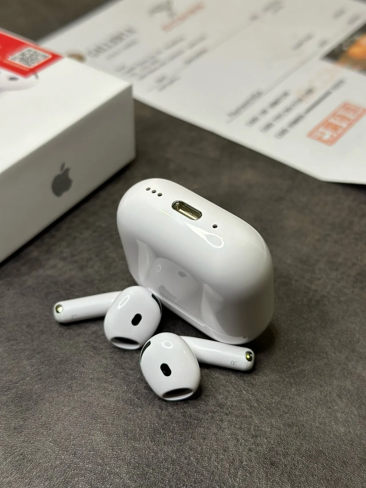 Apple 白黑 茎式 紧凑型 TWS 耳机 6