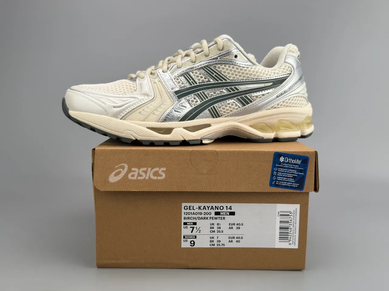 ASICS Gel-Kayano بيج فضي شبكي وصناعي طبقة علوية لمسات معدنية أحذية جري 2