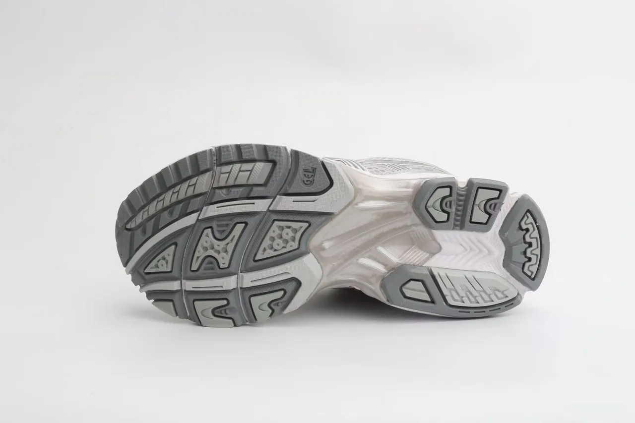 ASICS Gel-Kayano Argent métallique Chaussures de course 4