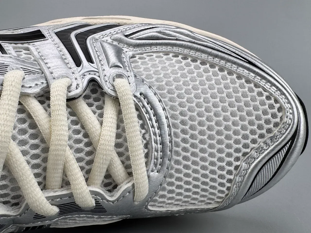 ASICS Gel-Kayano Silver Black Cream Running Shoes 3