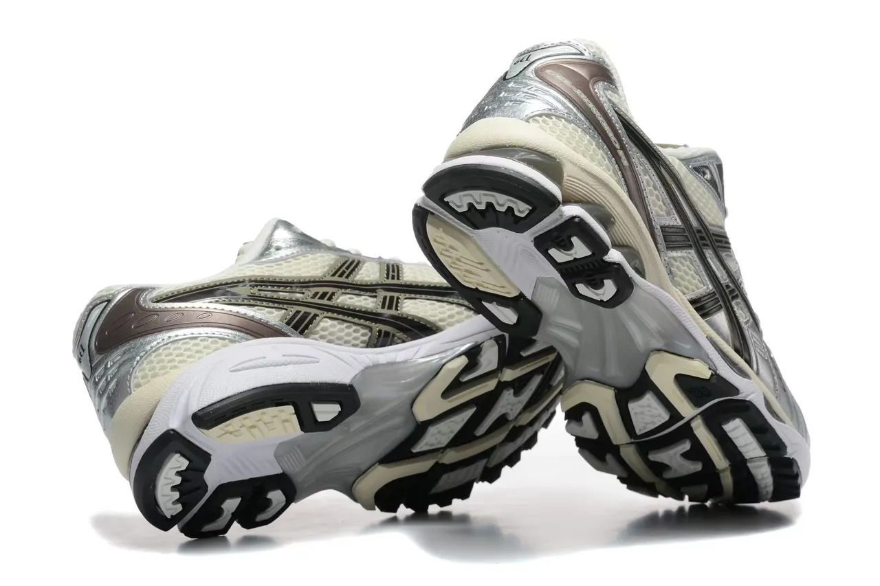 ASICS Gel-Kayano 银色奶油黑色跑鞋 5