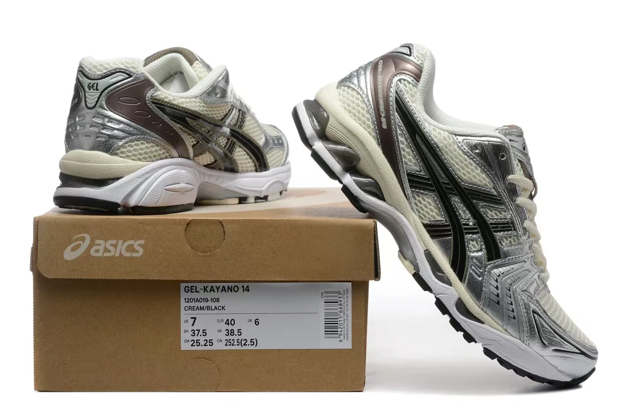 ASICS Gel-Kayano 银色奶油黑色跑鞋 6