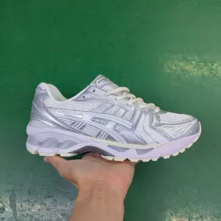 ASICS Gel-Kayano 银色金属跑鞋