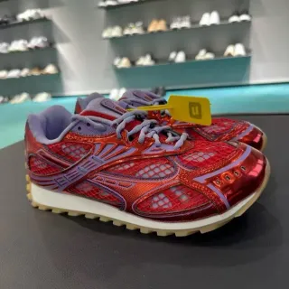 ASICS 红色紫色金属虹彩鞋面合成覆盖跑鞋