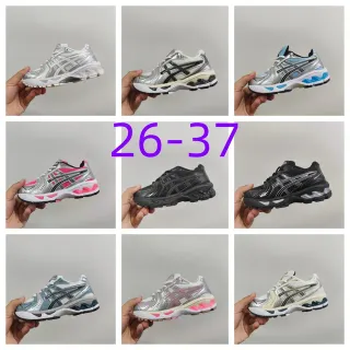 ASICS 银黑金属鞋面网面和合成覆盖层跑鞋