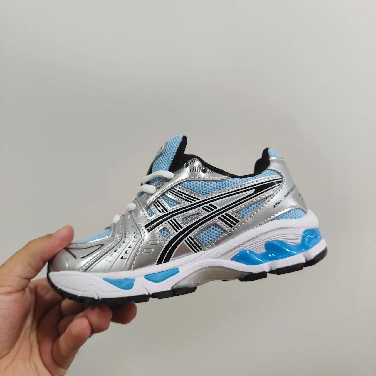 ASICS Silver Black Metallic Upper Mesh And Synthetic Overlays Running Shoes 9