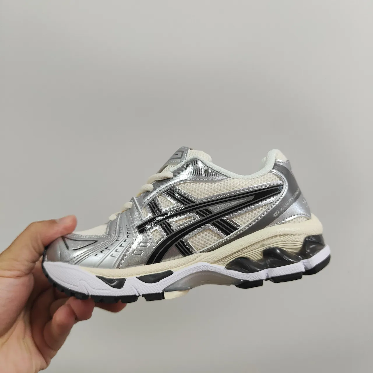 ASICS Silver Black Metallic Upper Mesh And Synthetic Overlays Running Shoes 10
