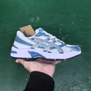 ASICS सफेद नीला रेट्रो सिल्हूट मेश एंड सिंथेटिक ओवरले कंस्ट्रक्शन दौड़ने के जूते