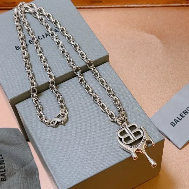 Balenciaga BB Melt चांदी की चेन हार 3